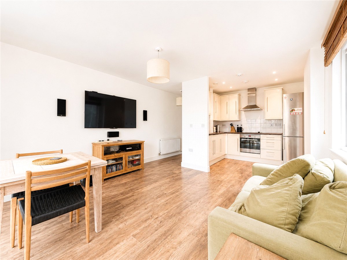 2 bedroom Flat, Mill Park, Cambridge, CB1 - Available, Image 7