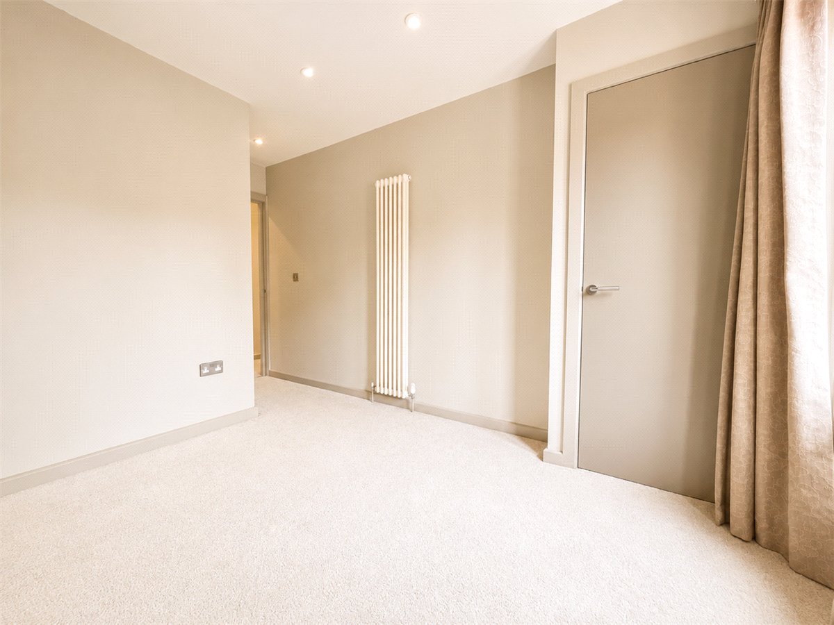 2 bedroom Flat, The Square, Winchester, SO23 - Available, Image 5