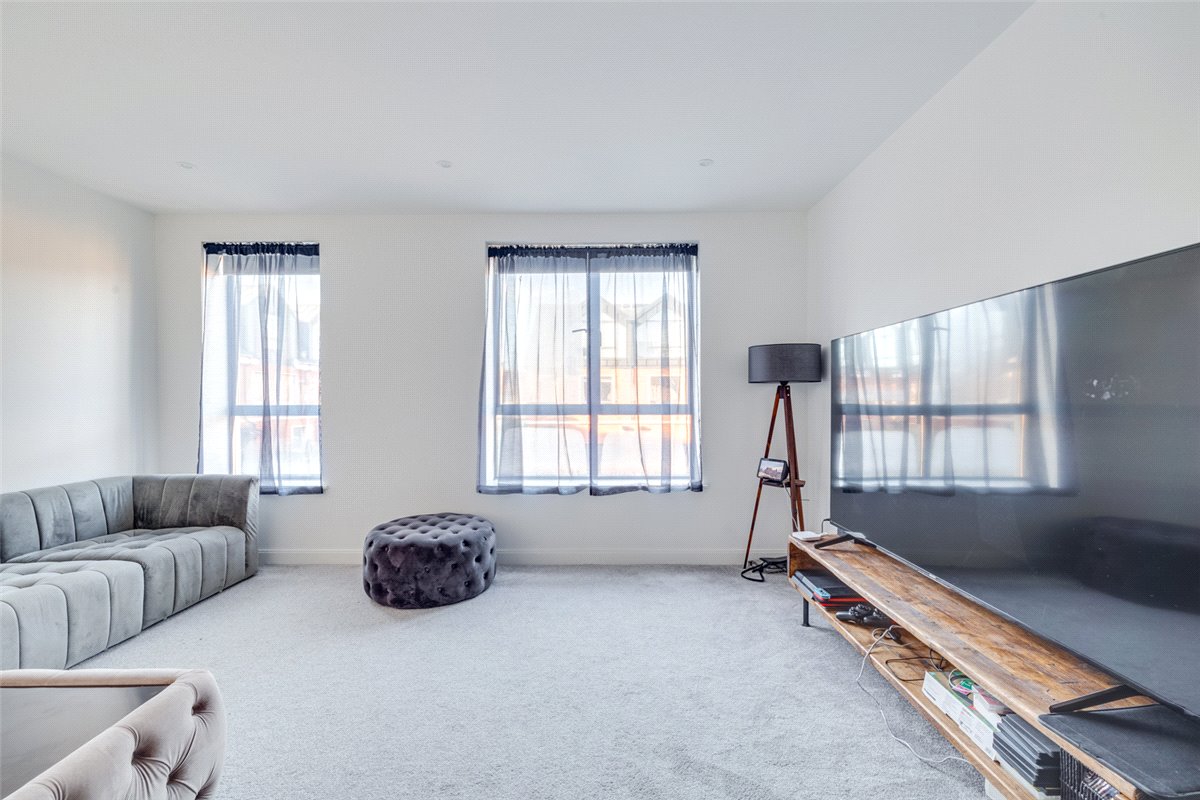3 bedroom House, Harlow Gardens, Kingston upon Thames, KT1 - , Image 2