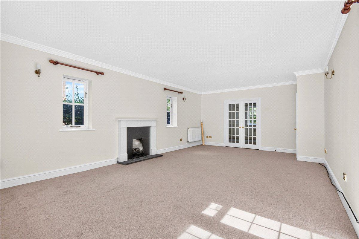 5 bedroom House, Whitethorn Close, Stoke Mandeville, HP22 - Available, Image 2