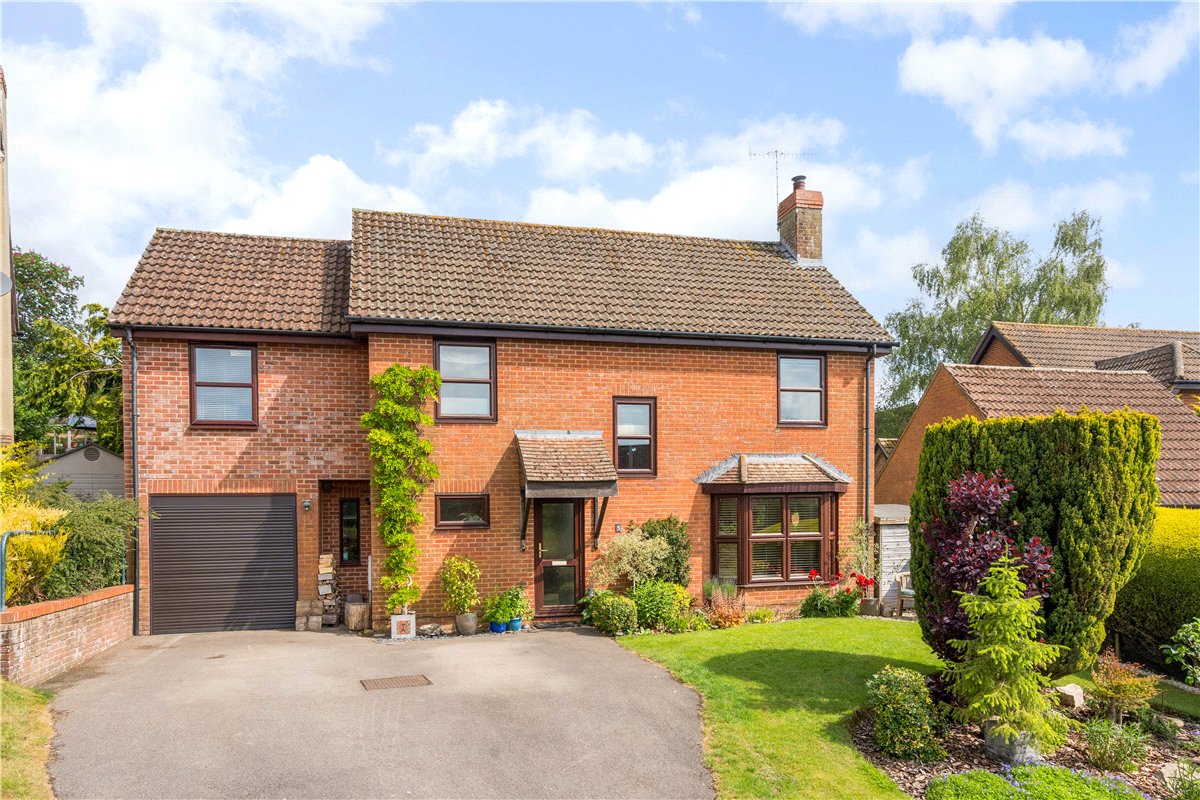 4 bedroom House, Hughes Close, Marlborough, SN8 - Available
