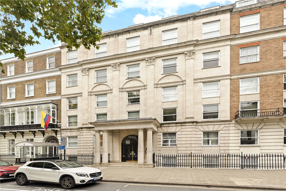 2 bedroom Flat, Portland Place, Marylebone, W1B - Available