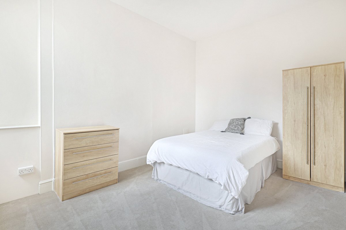 2 bedroom Flat, Egerton Gardens, Knightsbridge, SW3 - Available, Image 3