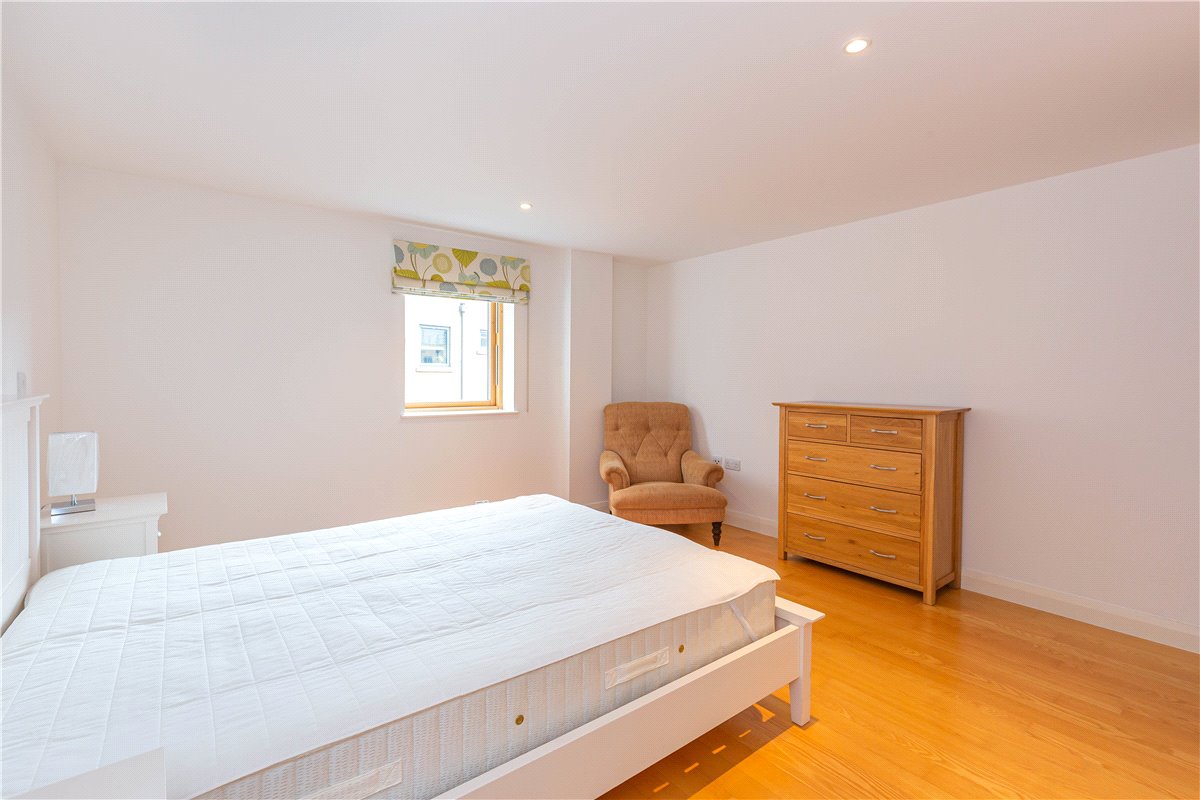 2 bedroom Flat, St. Thomas Street, Oxford, OX1 - Sold, Image 2