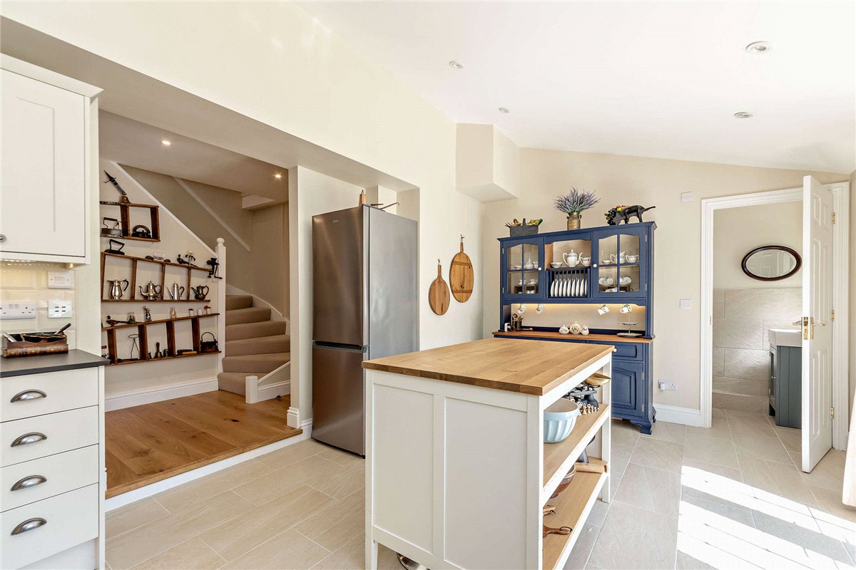 3 bedroom House, Shaw Road, Newbury, RG14 - Sold STC, Image 9