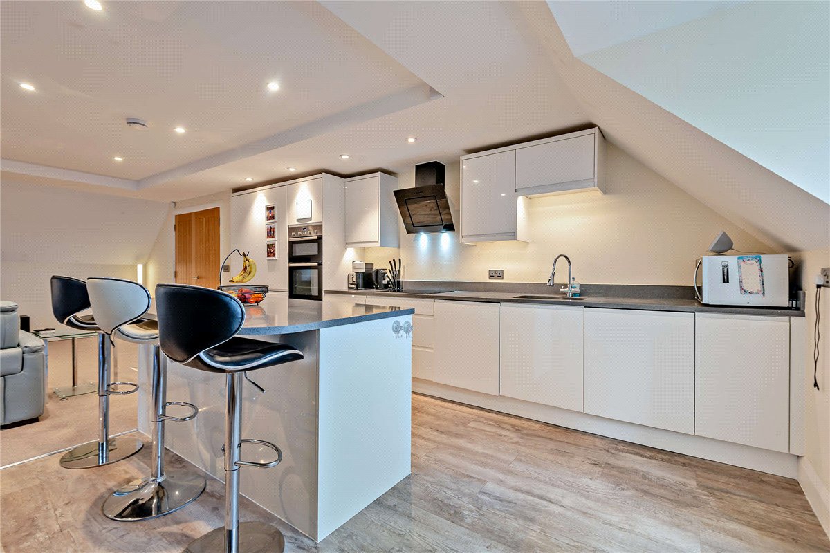 2 bedroom Flat, The Dolmans, Shaw, RG14 - Sold, Image 13