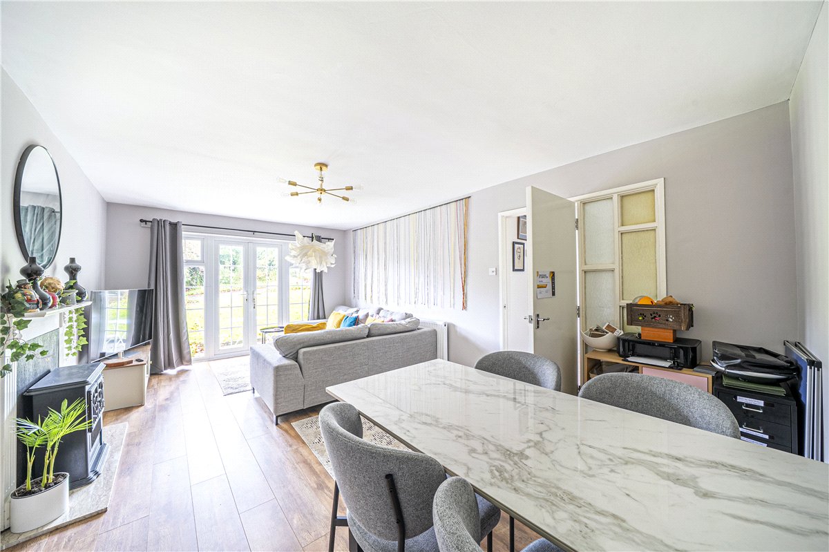 2 bedroom Maisonette, Dawn Gardens, Winchester, SO22 - Available