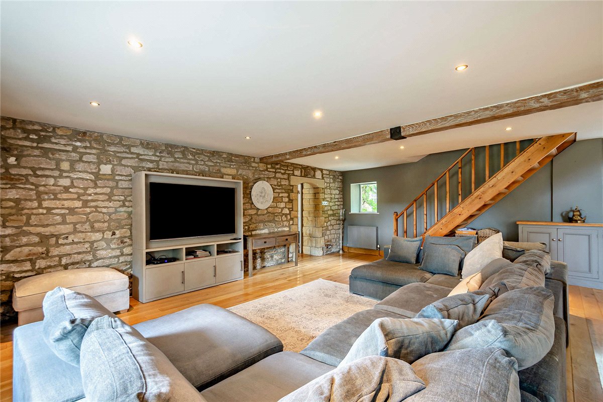 6 bedroom House, Micklethwaite Lane, Bingley, BD16 - Available, Image 5