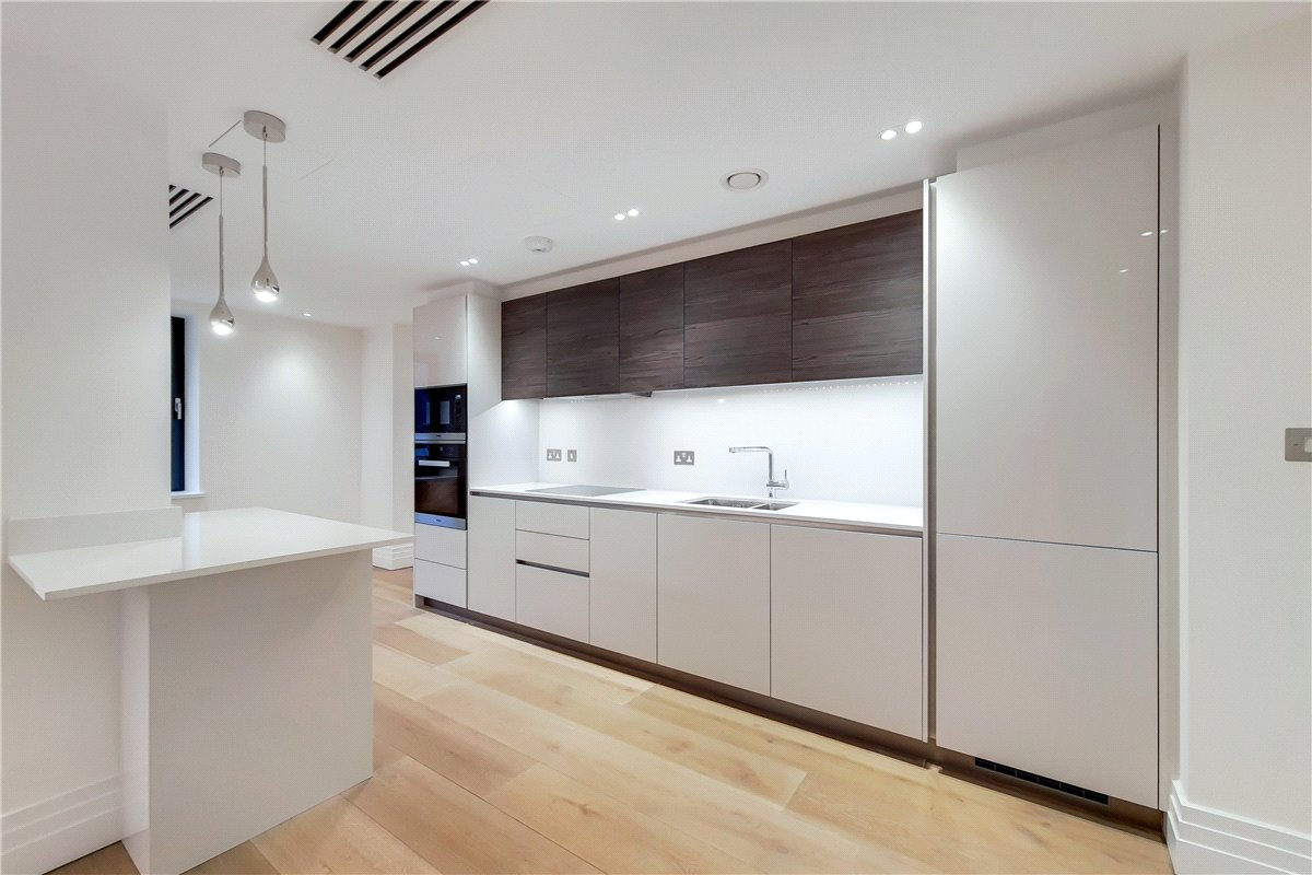 2 bedroom Flat, Kensington Gardens Square, , W2 - Available