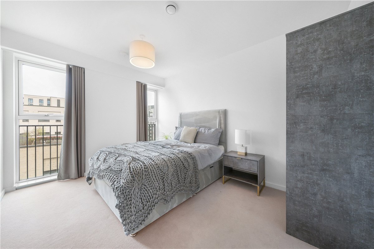 3 bedroom Flat, Heartwell Avenue, London, E16 - , Image 3
