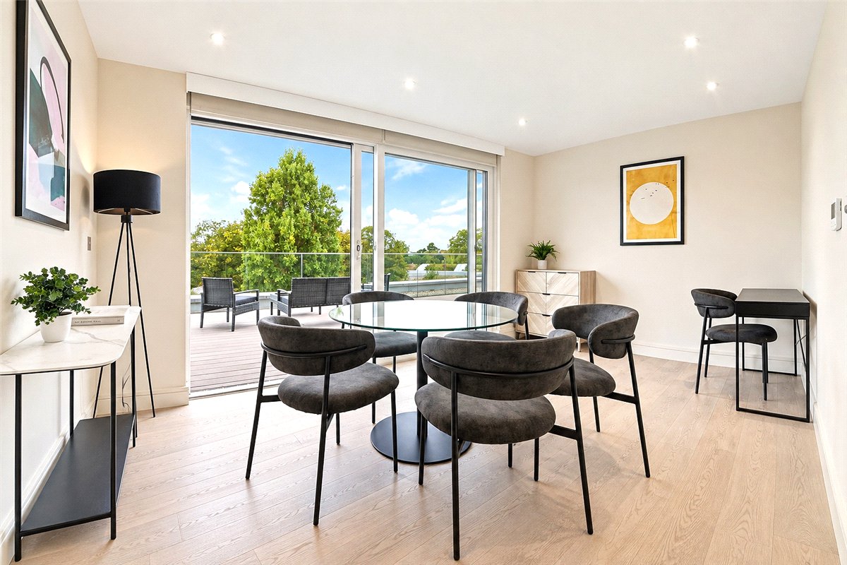 3 bedroom Flat, Broomhouse Lane, London, SW6 - Available, Image 3