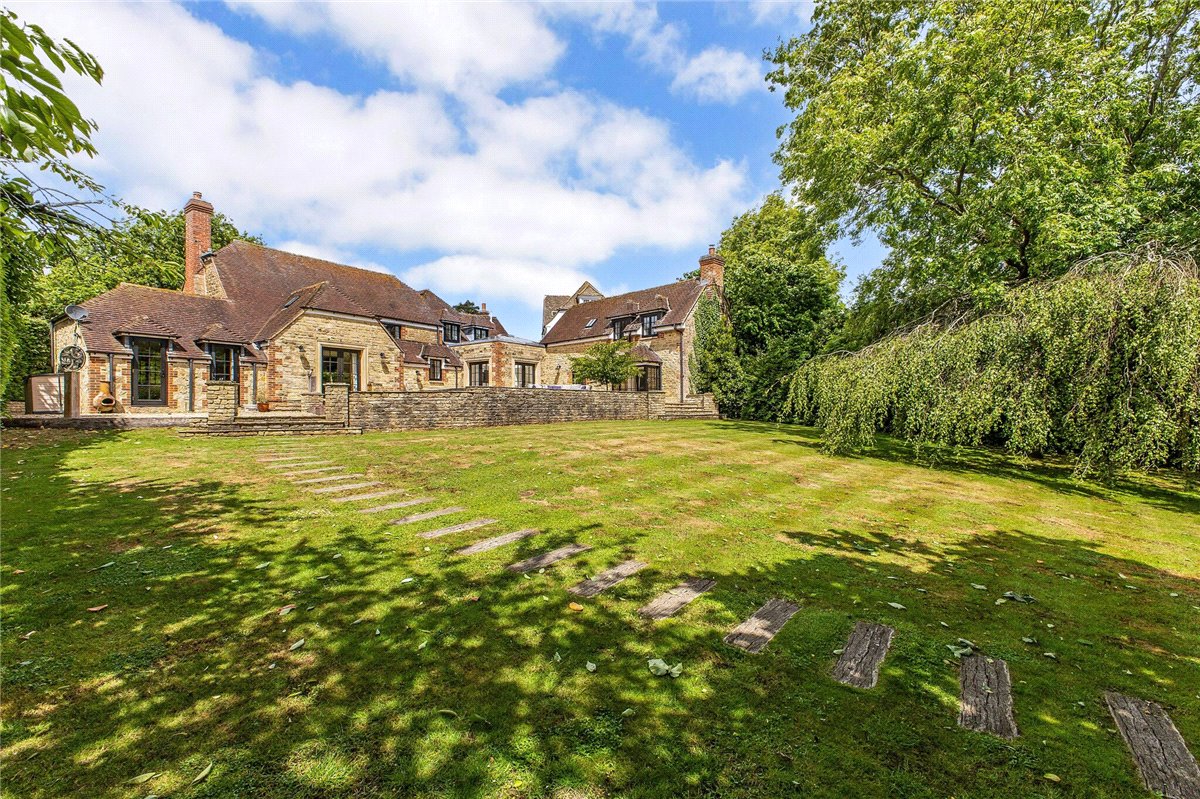 4 bedroom House, Broome Manor Lane, Swindon, SN3 - Sold STC