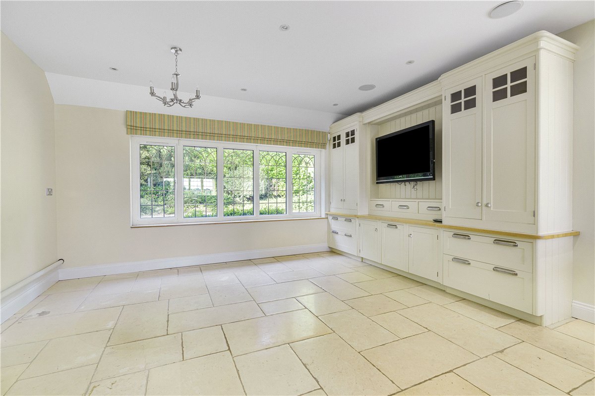 6 bedroom House, Chalk Lane, Hyde Heath, HP6 - Available, Image 22