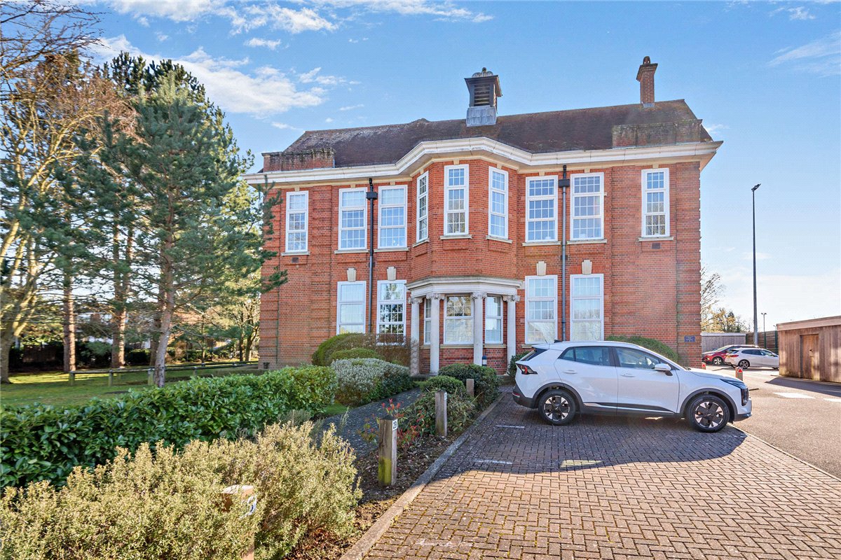 1 bedroom Flat, Ireland Drive, Newbury, RG14 - Available