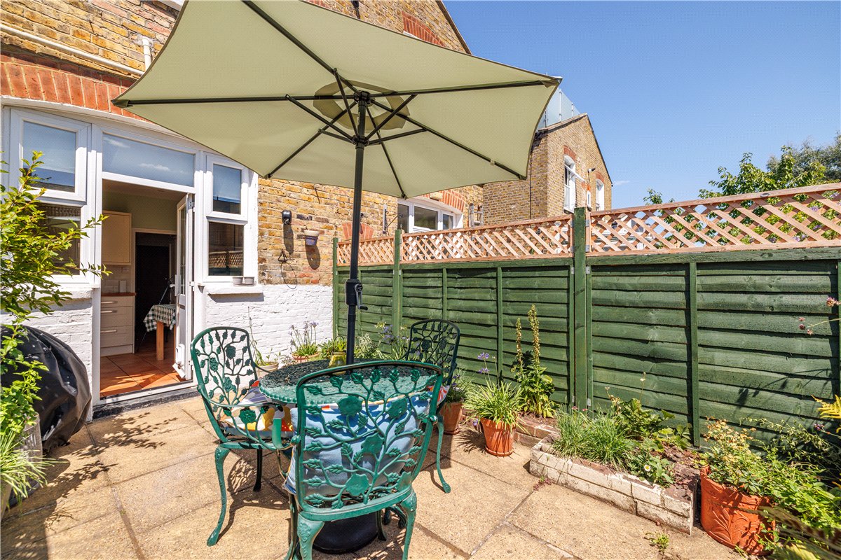 1 bedroom Maisonette, Smeaton Road, London, SW18 - Available
