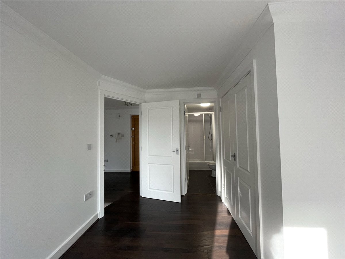 2 bedroom Flat, Regent Court, Thornycroft Close, RG14 - Available, Image 3