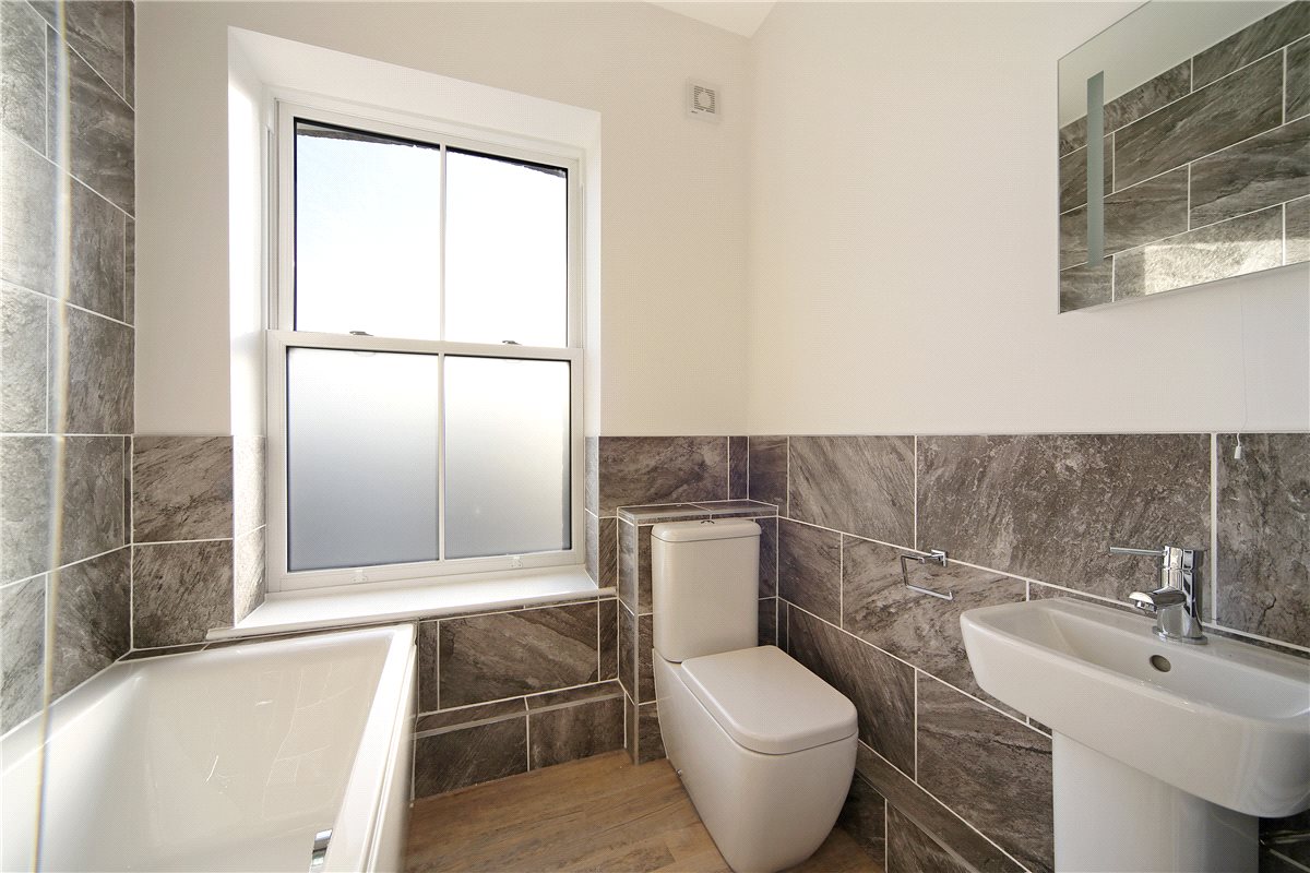2 bedroom Flat, Battersea Park Road, Battersea, SW11 - , Image 4
