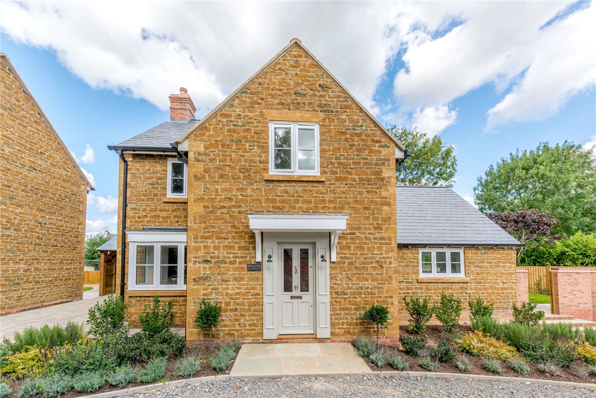 3 bedroom House, Roebuck Court, Southam Road, CV47 - Sold