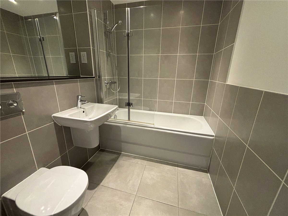 2 bedroom Flat, Racecourse Road, Newbury, RG14 - Let Agreed, Image 8