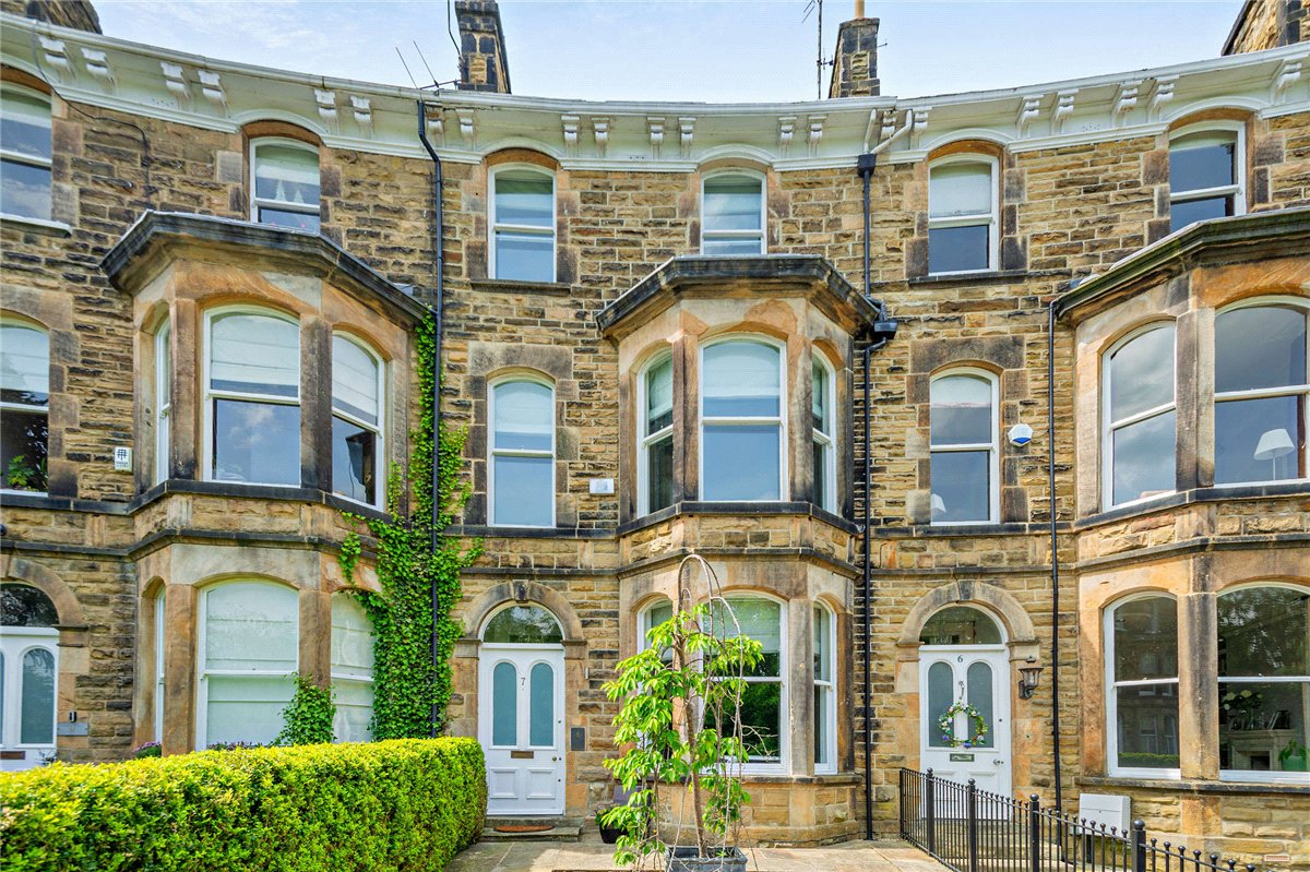 4 bedroom House, Royal Crescent, Harrogate, HG2 - Sold