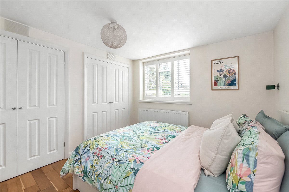 2 bedroom Flat, St. James's Close, London, SW17 - Available, Image 1