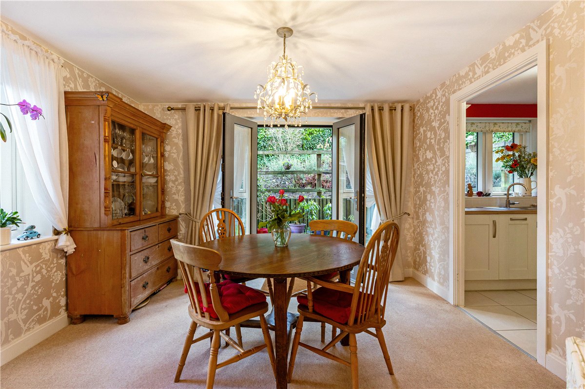 2 bedroom Flat, Granham Close, Marlborough, SN8 - Available, Image 3