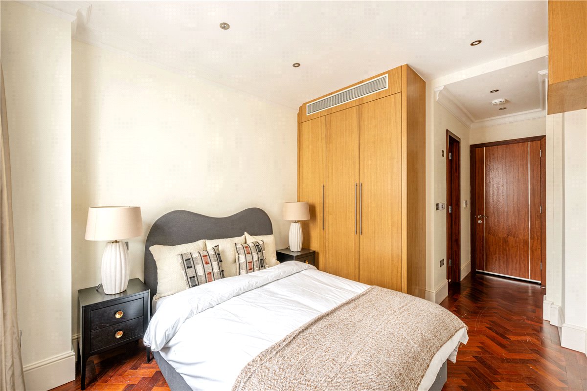 2 bedroom Flat, Grosvenor Square, Mayfair, W1K - Available, Image 4