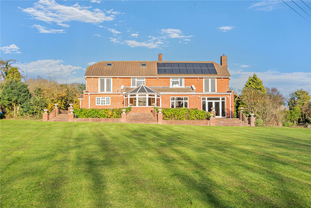 5 bedroom House, Fox's Lane, Kingsclere, RG20 - Available