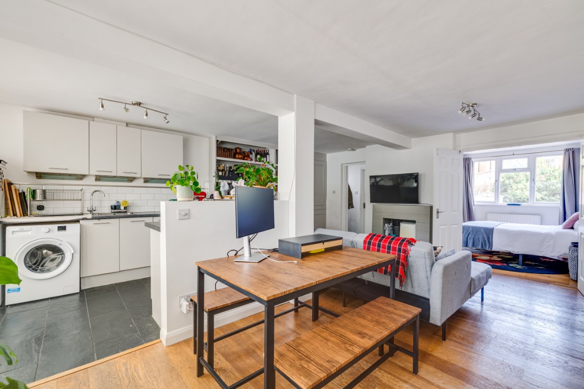 1 bedroom Flat, Railway Side, London, SW13 - Available