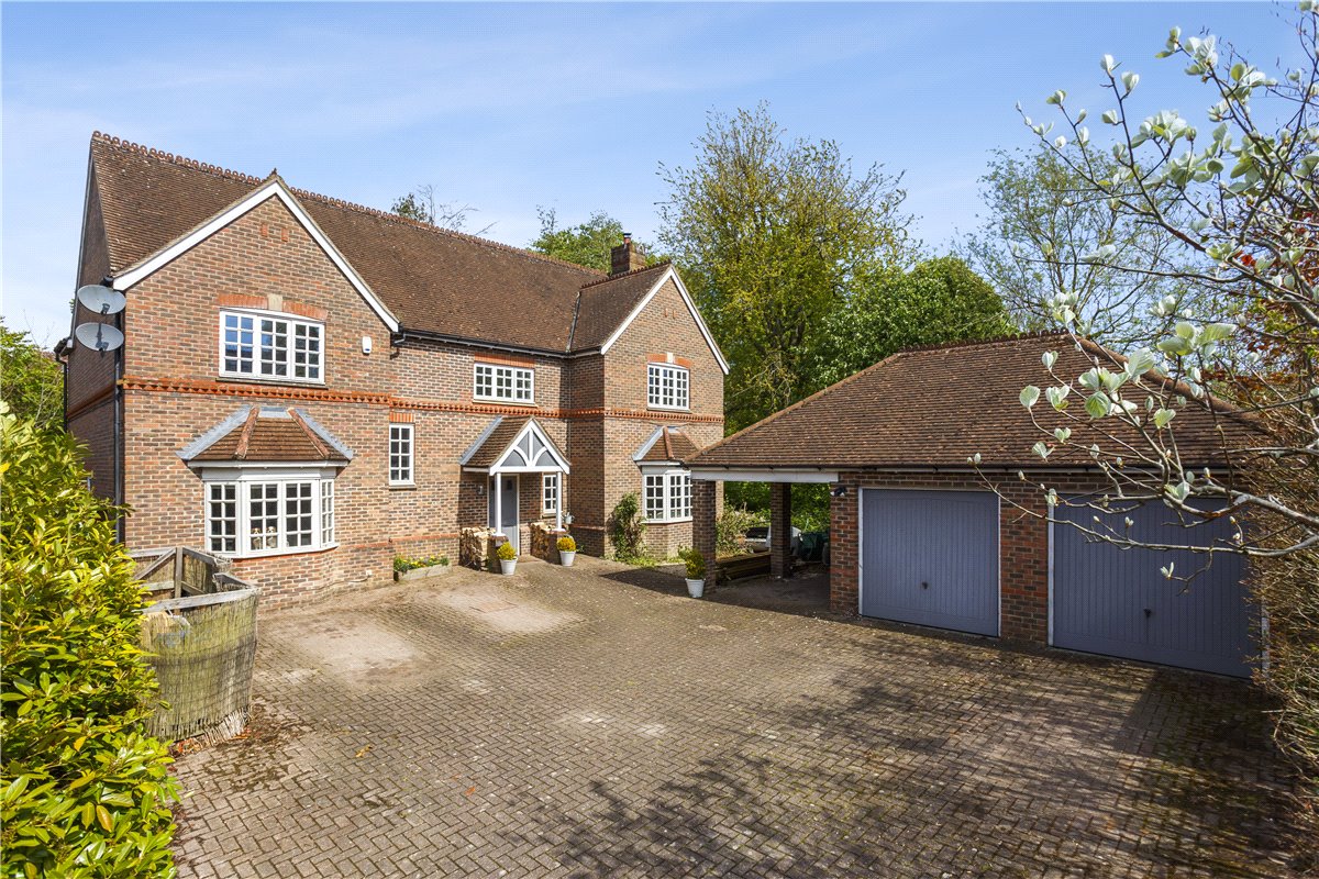6 bedroom House, Kelham Gardens, Marlborough, SN8 - Available