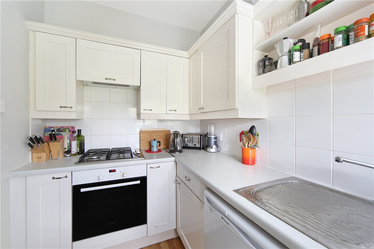 2 bedroom Flat, St. James's Drive, London, SW17 - Available, Image 2