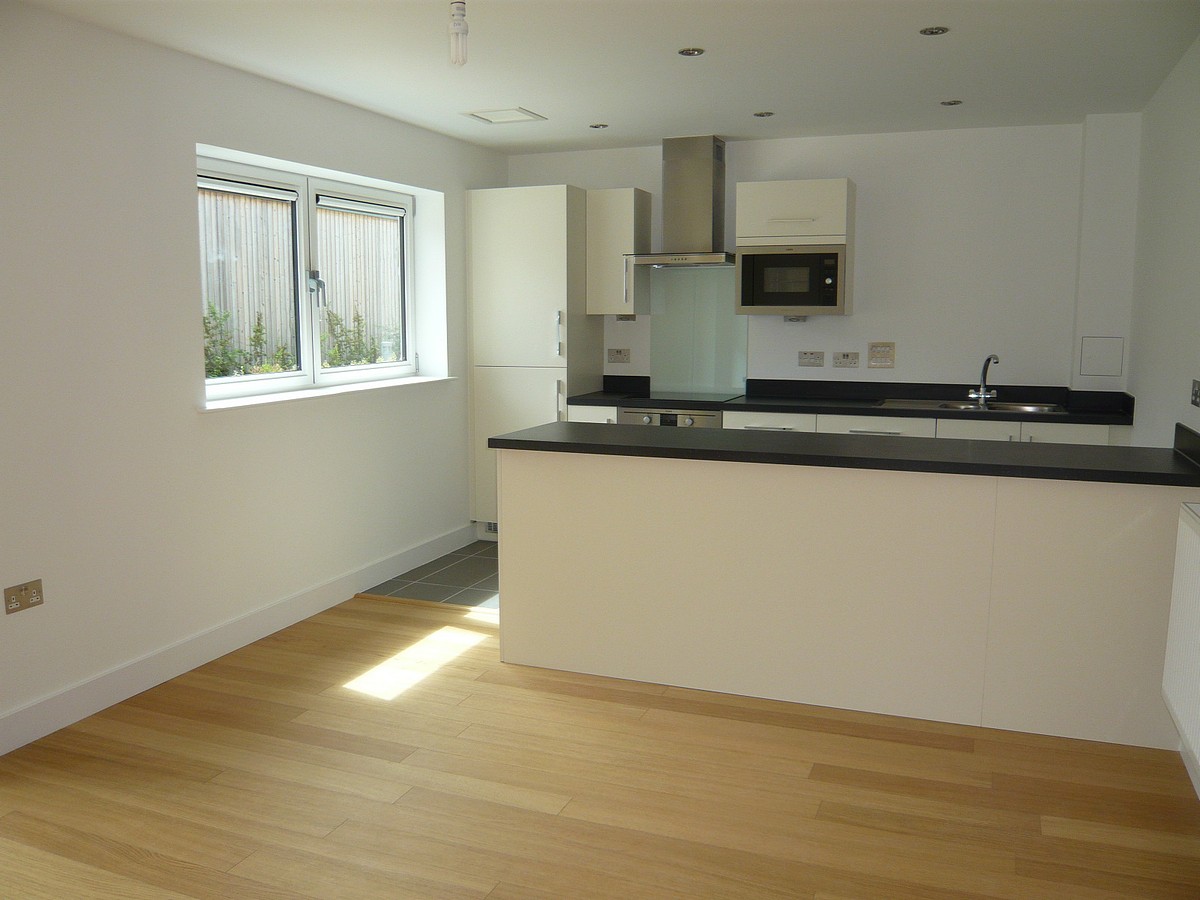 2 bedroom Flat, Park Way, Newbury, RG14 - Available, Image 6