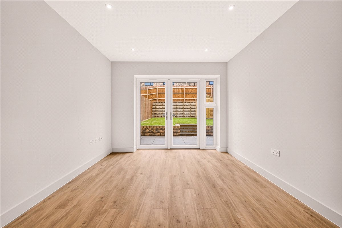 3 bedroom House, Ballast Road, Erith, DA8 - Available, Image 3