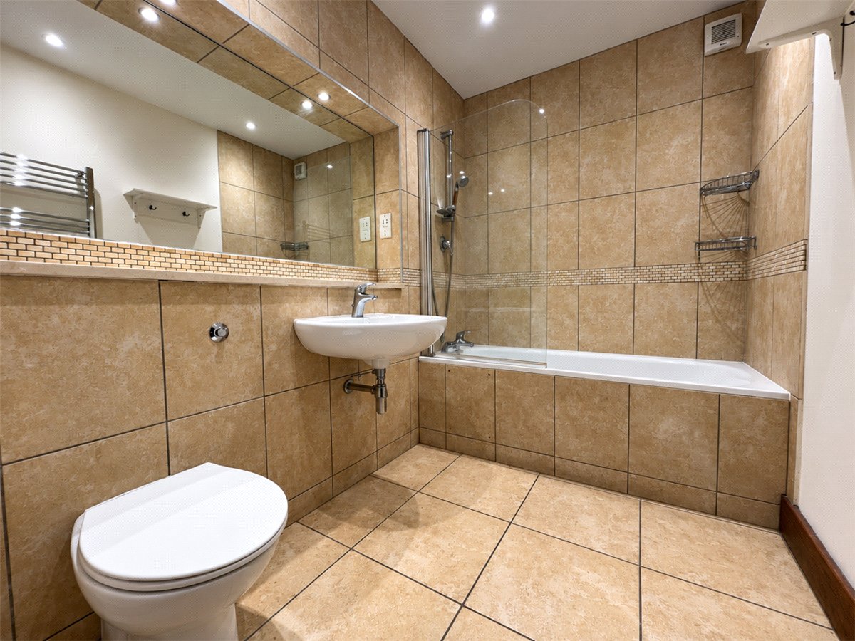 2 bedroom Flat, Highcliffe Road, Winchester, SO23 - Available, Image 6