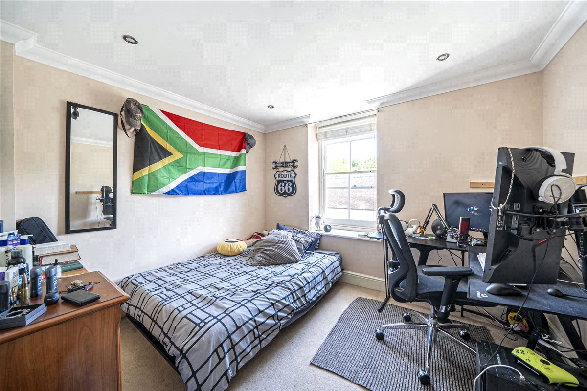 5 bedroom House, West Street, Hambledon, PO7 - Available, Image 8