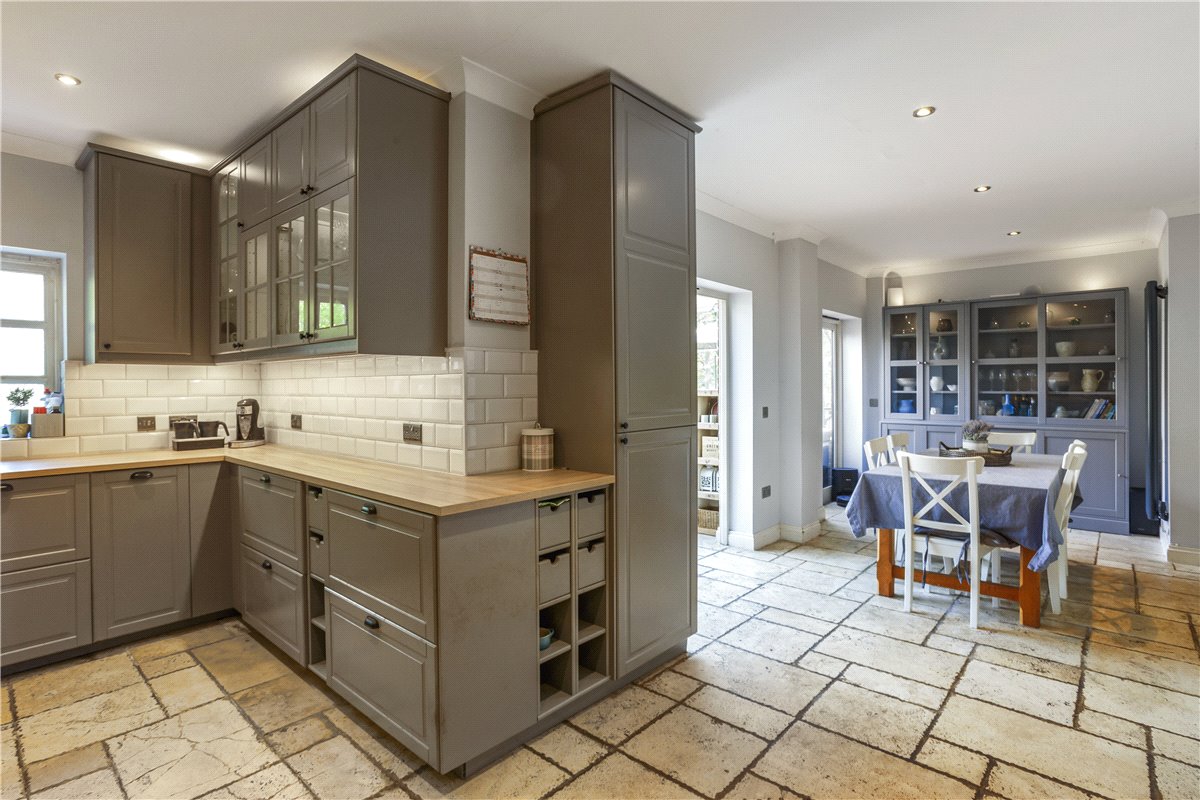 6 bedroom House, Kelham Gardens, Marlborough, SN8 - Available, Image 6