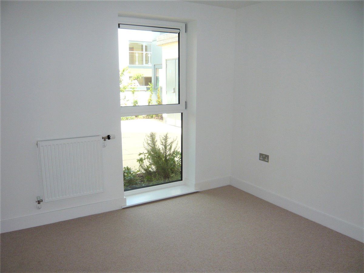 2 bedroom Flat, Park Way, Newbury, RG14 - Available, Image 3