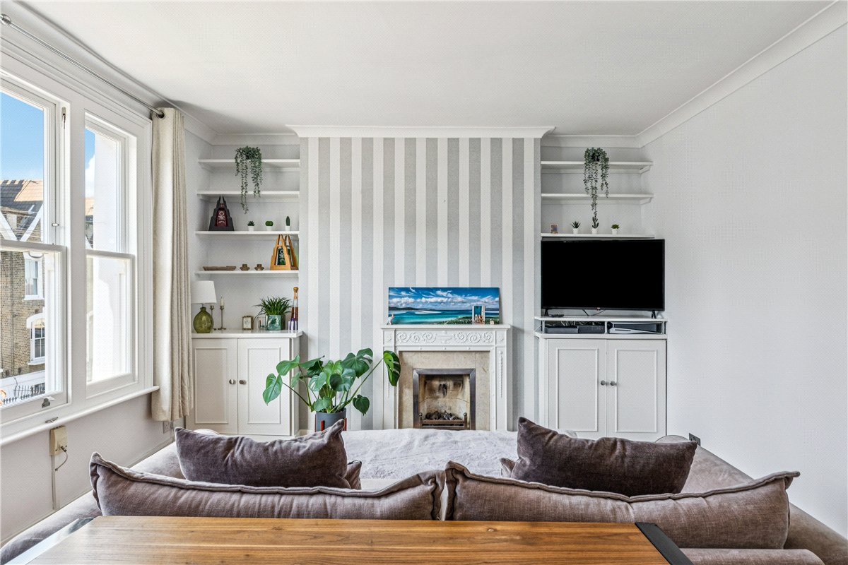 2 bedroom Flat, Auckland Road, London, SW11 - Let Agreed, Image 2