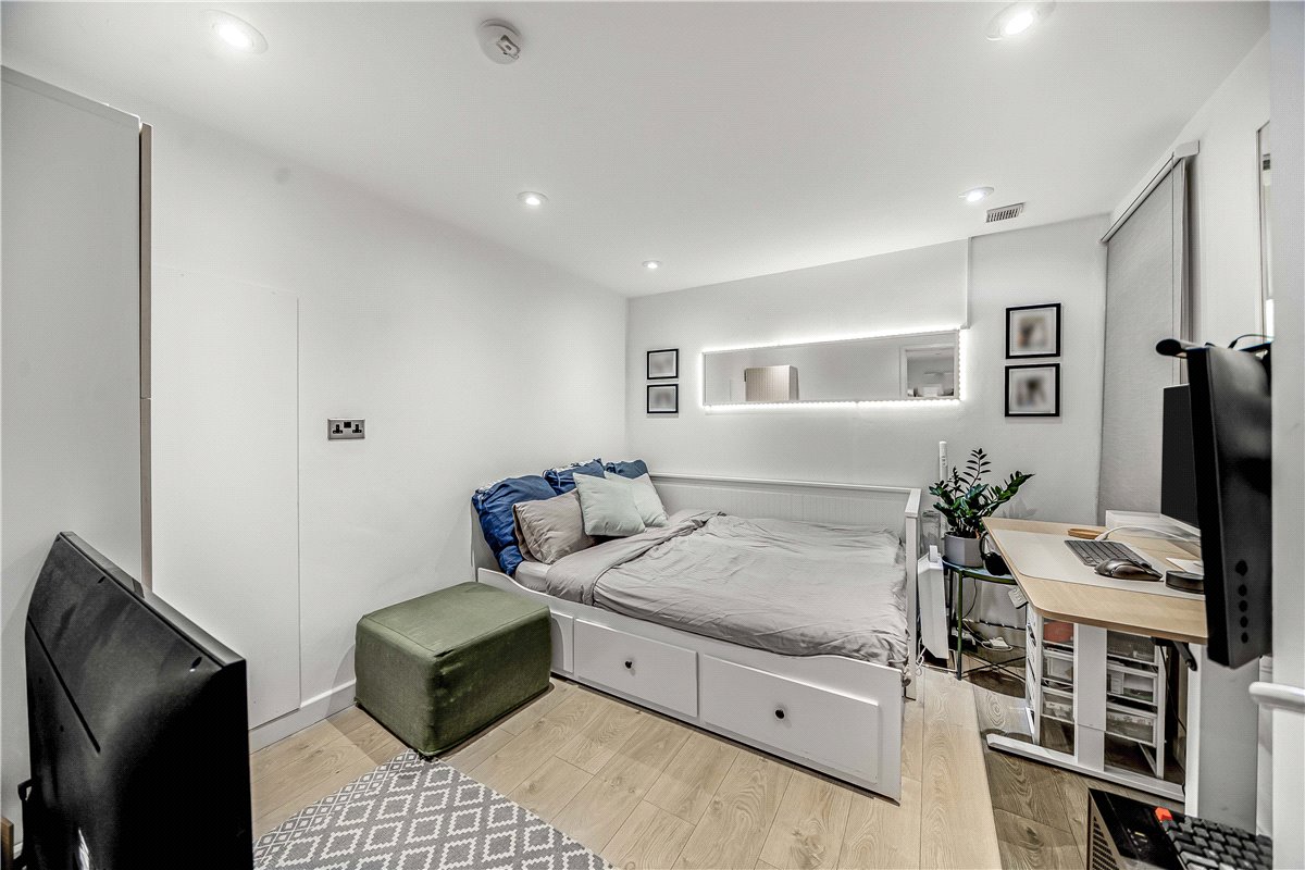 2 bedroom Flat, Greenwell Street, Marylebone, W1W - Available, Image 2