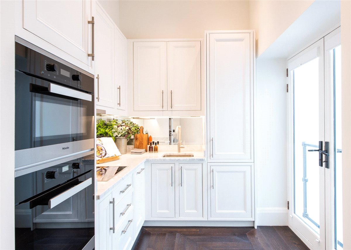 2 bedroom Maisonette, Prince Of Wales Terrace, Kensington, W8 - Available, Image 14
