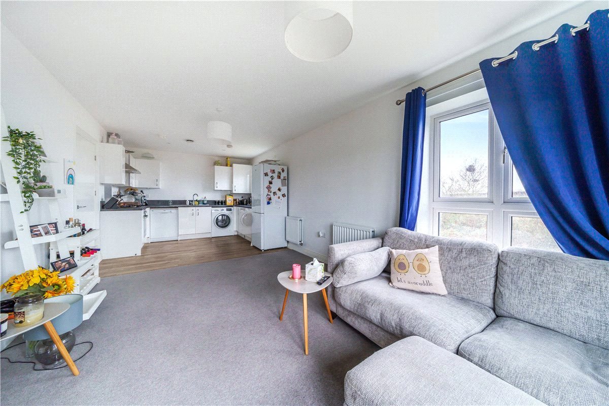 2 bedroom Flat, Scott Court, Glebe Farm, MK17 - Let Agreed, Image 2