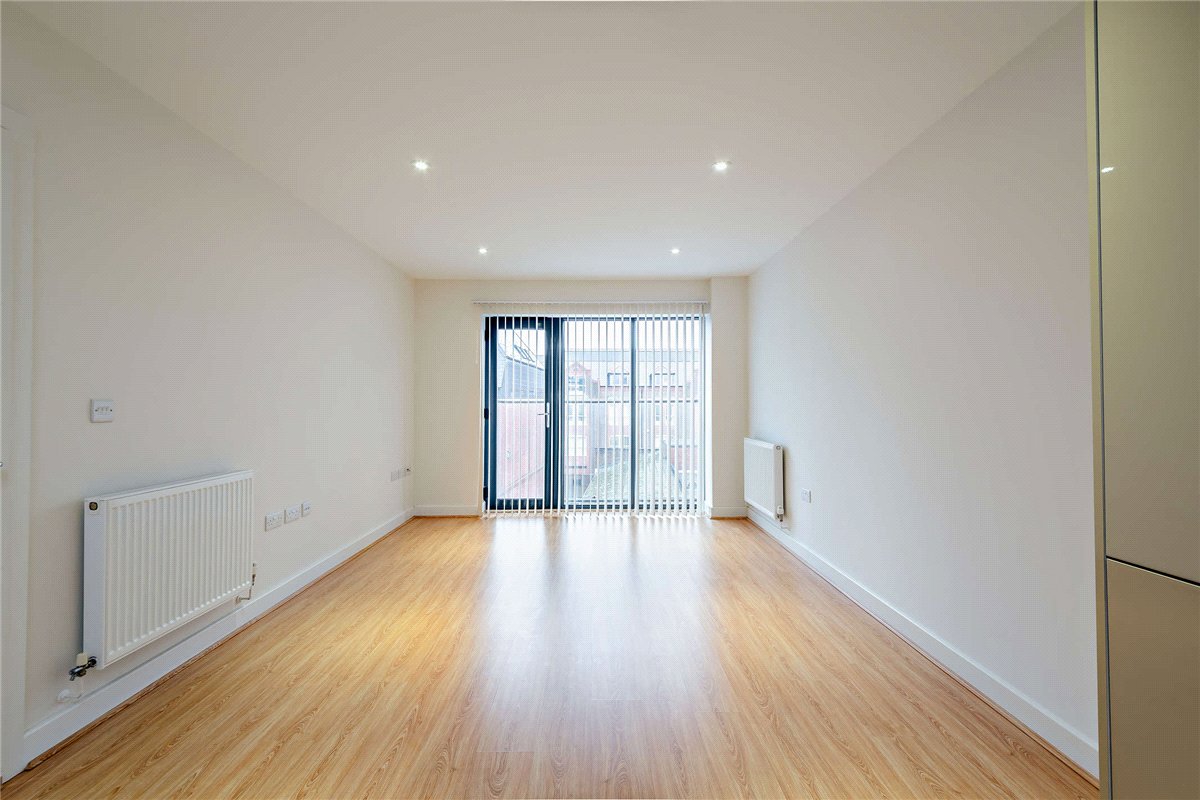 2 bedroom Flat, West Street, Newbury, RG14 - Available, Image 3