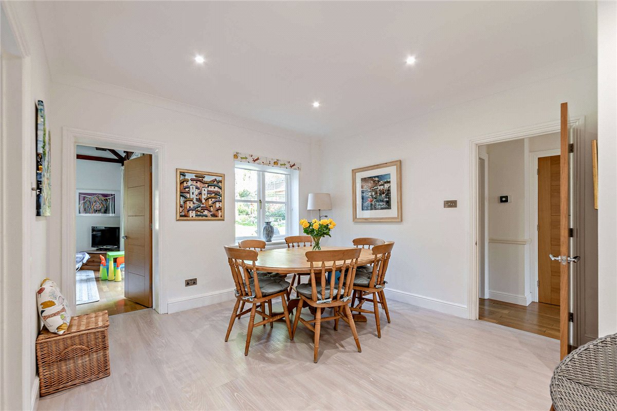 5 bedroom House, Oak Close, Baughurst, RG26 - Available, Image 6