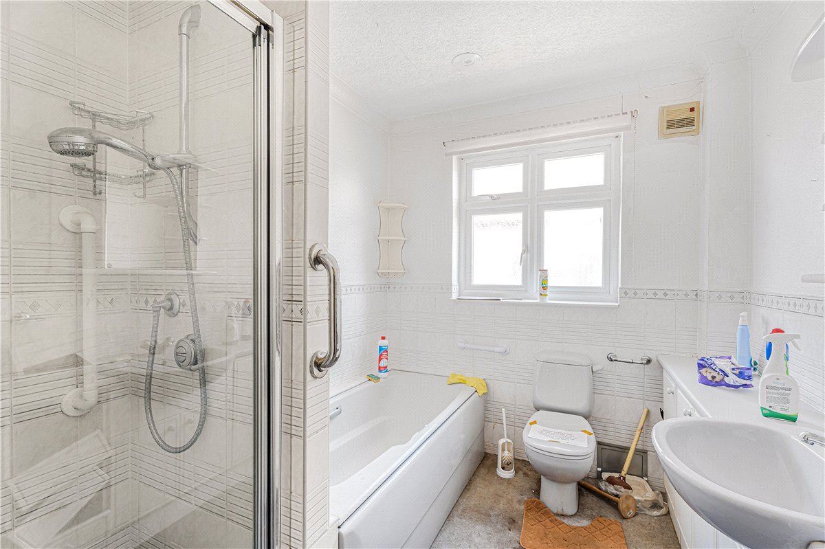 2 bedroom Bungalow, Herlwyn Avenue, Ruislip, HA4 - Available, Image 13