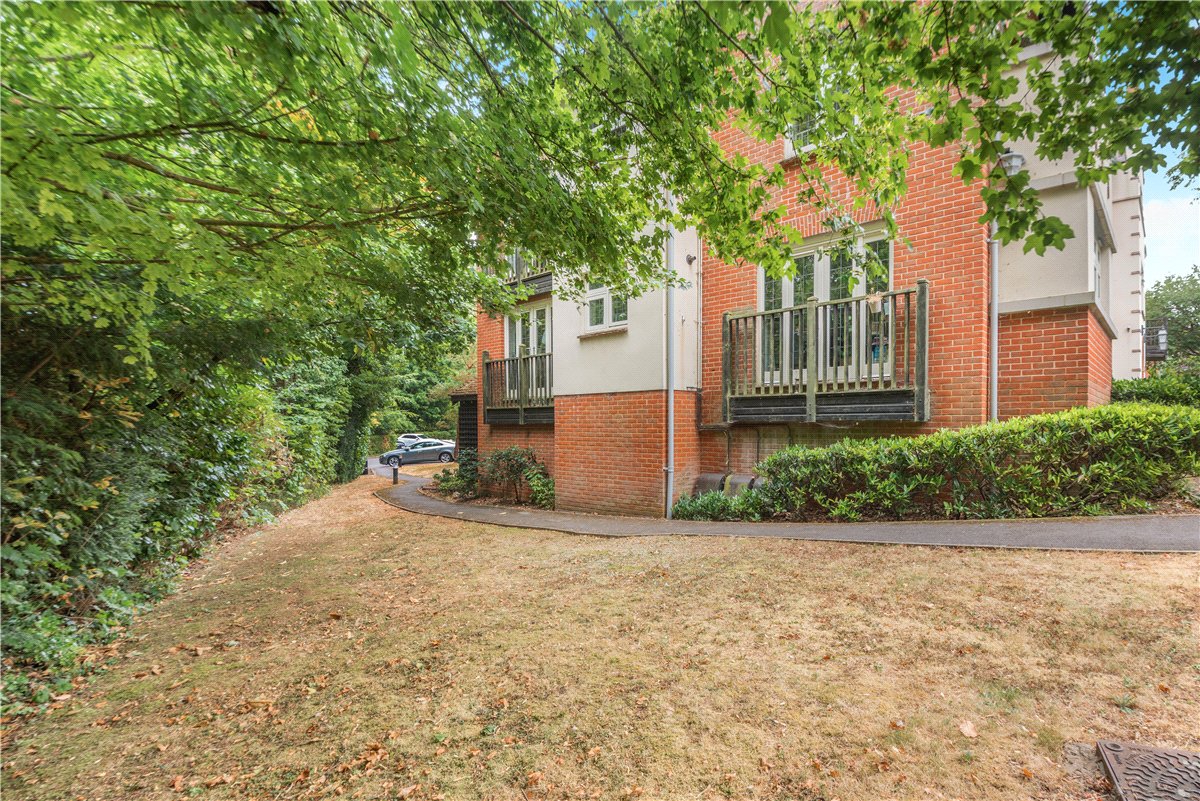 2 bedroom Flat, Highcroft Road, Winchester, SO22 - Available, Image 8