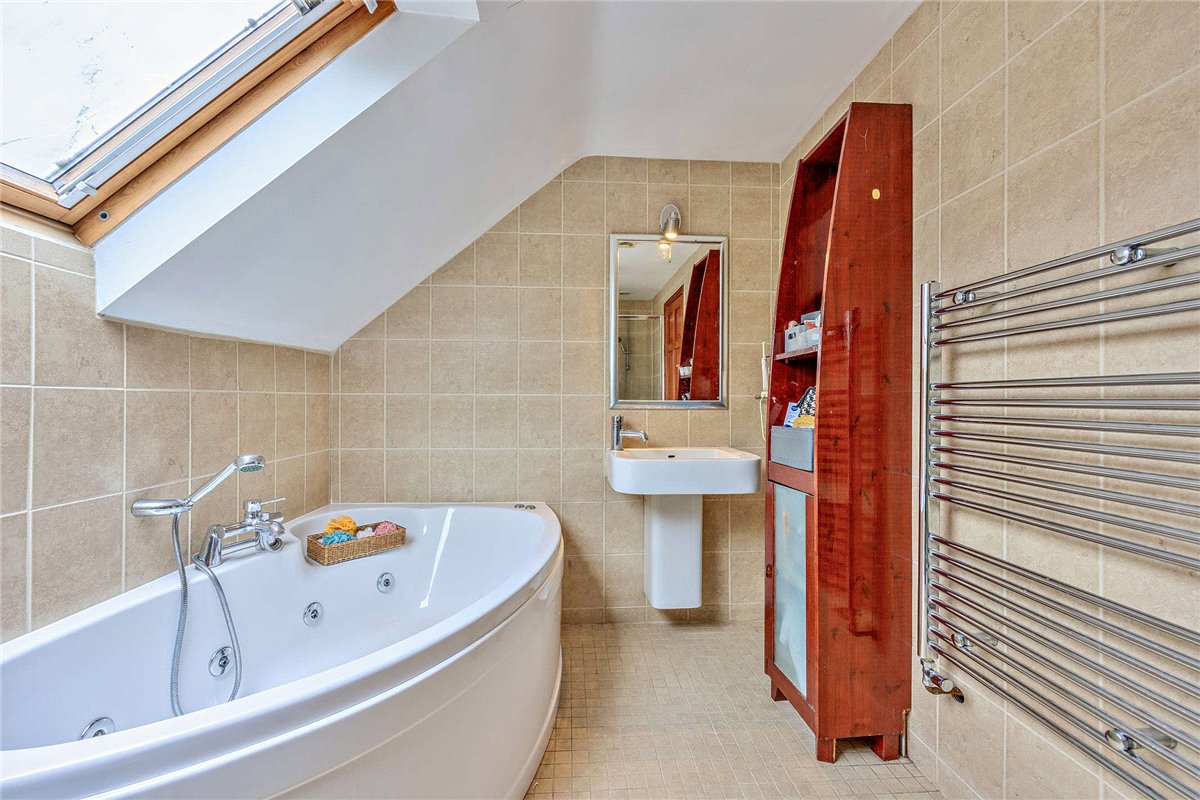 5 bedroom House, Andover Road, Newbury, RG14 - Available, Image 17