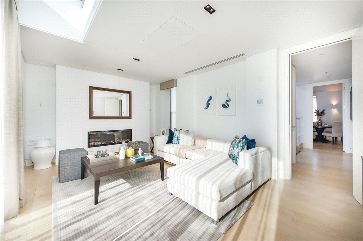 3 bedroom Maisonette, Green Street, Mayfair, W1K - Available, Image 3