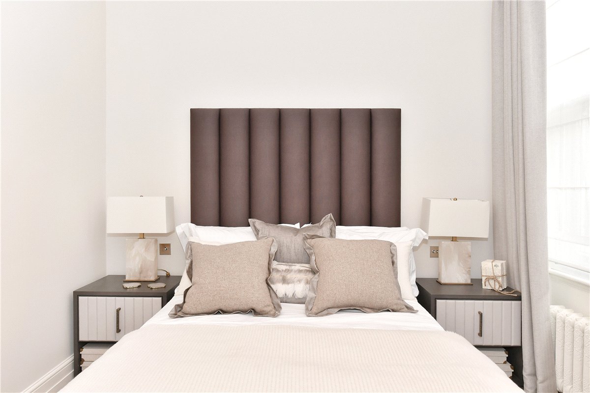 2 bedroom Flat, Mount Street, Mayfair, W1K - Available, Image 3