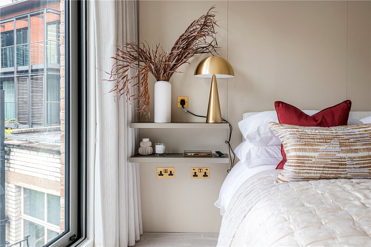 3 bedroom Maisonette, South Molton Street, Mayfair, W1K - Available, Image 3