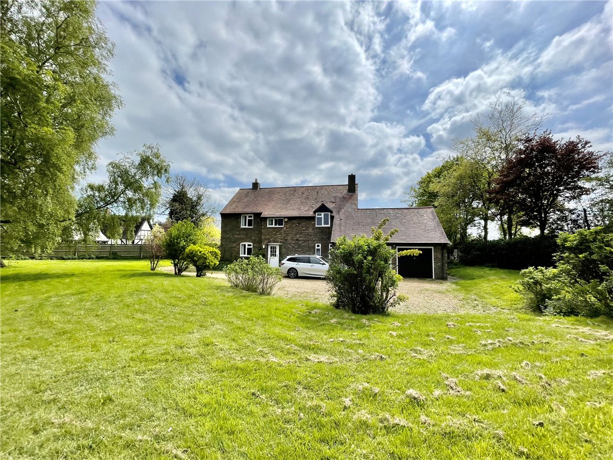 4 bedroom House, Queen Catherine Road, Steeple Claydon, MK18 - Available